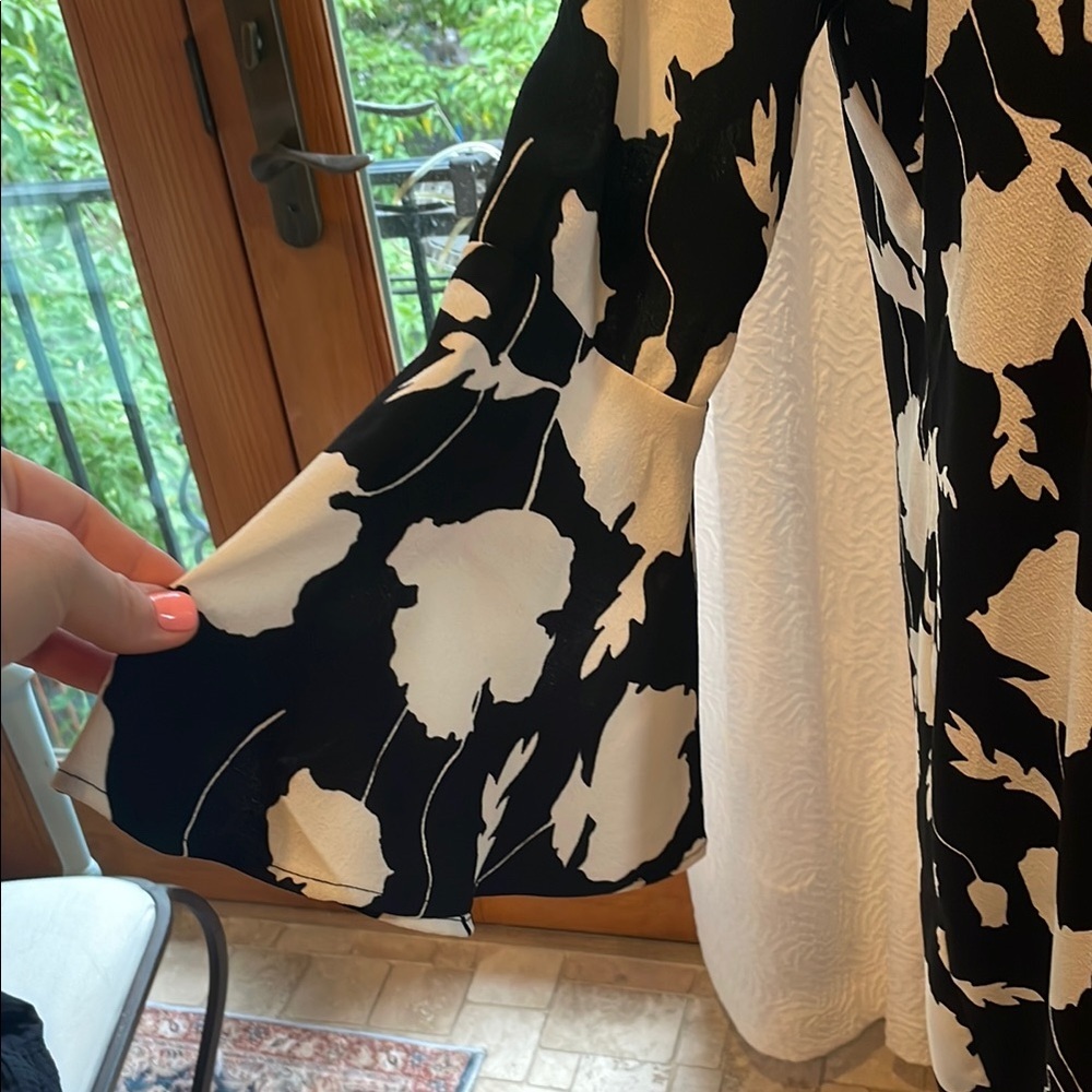 NWT Karen Kane Black and White Floral Dress Medium Flounce Sleeve - Picture 5 of 7